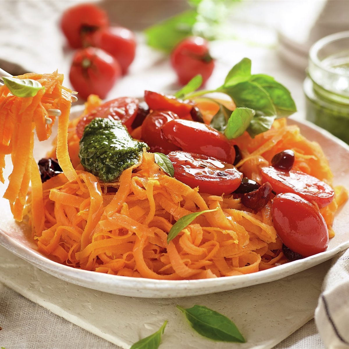 Fideos de calabaza con pesto y espaguetis con tomates cherry