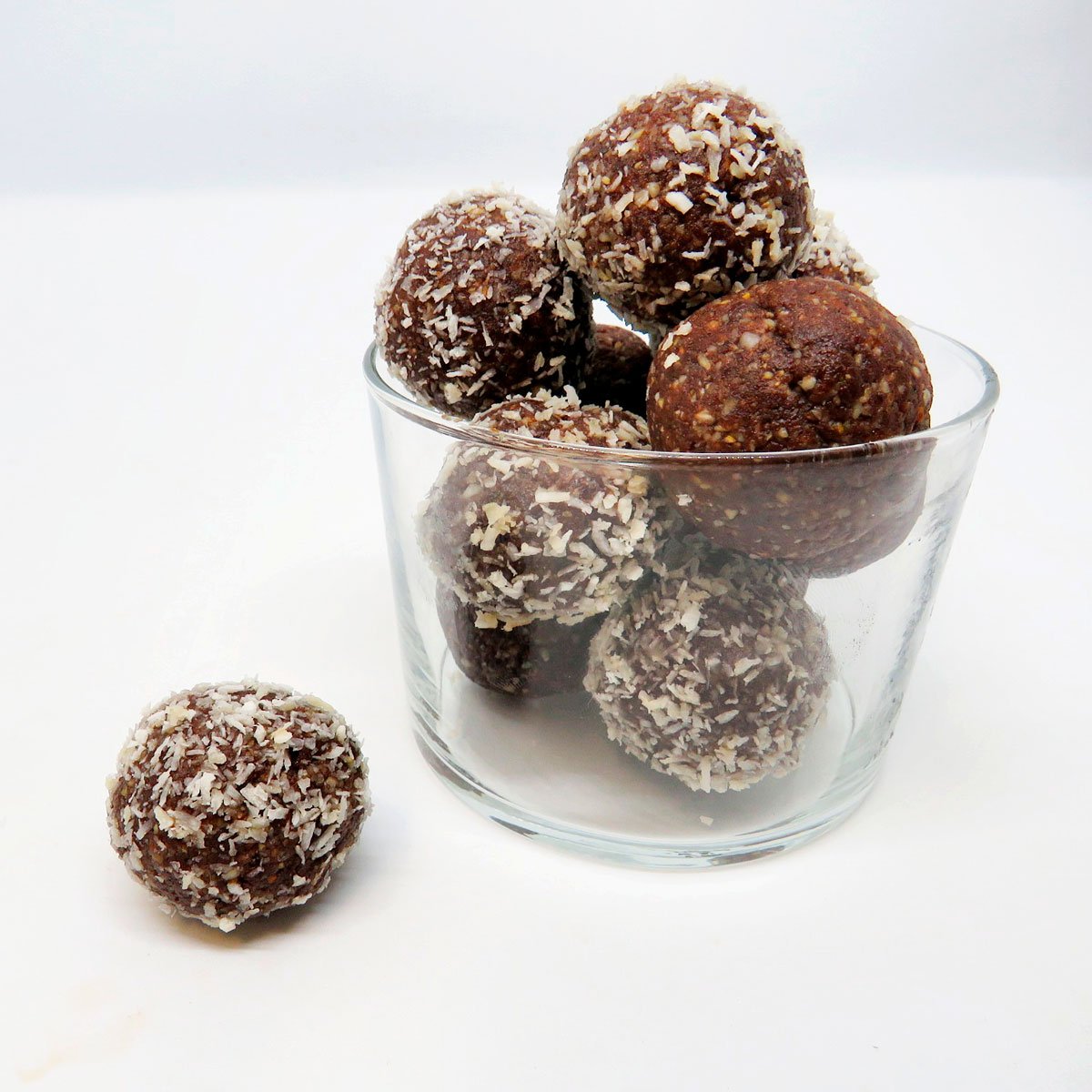 Bolitas energéticas de chocolate y coco