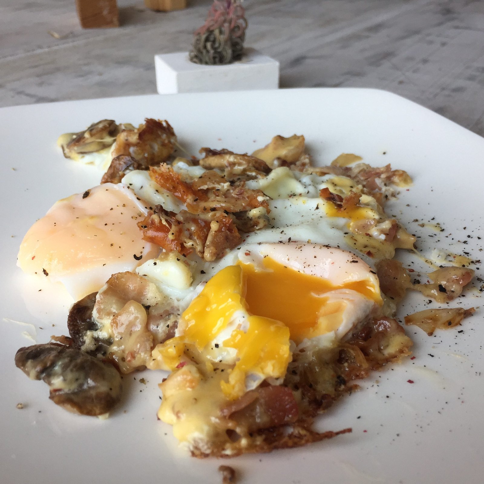 Huevos en cazuela con tocino